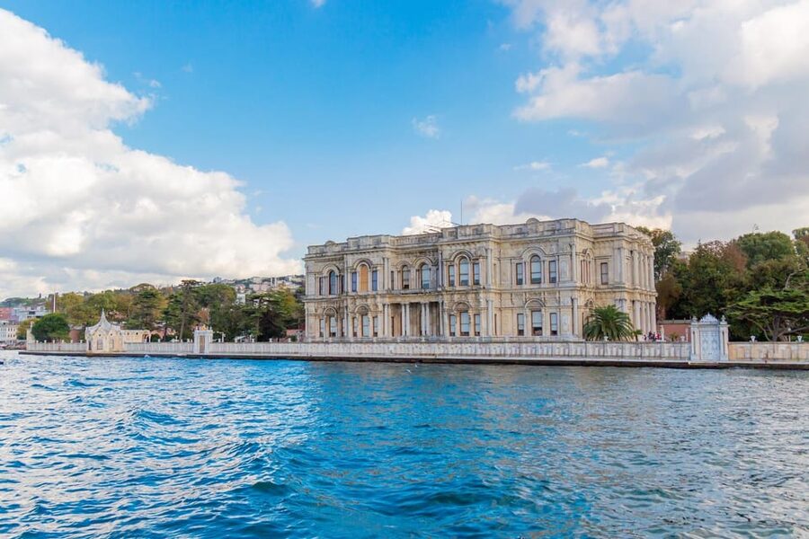 Istanbul: Bosphorus Strait Sightseeing Cruise & Audio Guide - Rumeli Hisarı: The Fort Stop That Adds Meaning to the View