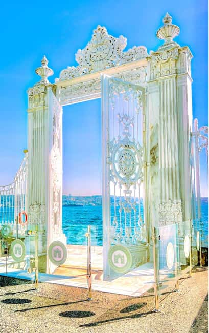 Istanbul:Dolmabahce Palace Skip-the-Line Entry & Audio Guide - Harem Access Included: Private Spaces Without Extra Cost