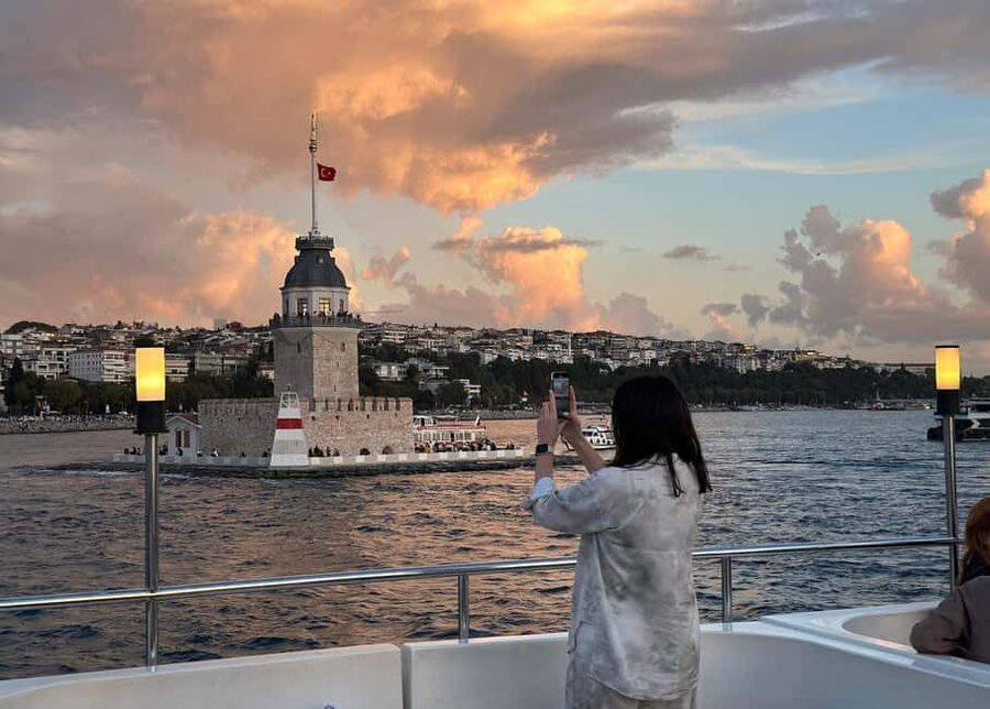 İstanbul: Small-Group Sunset Cruise & Audio Guide w/Snack - Timing and sunset: why the schedule can slide