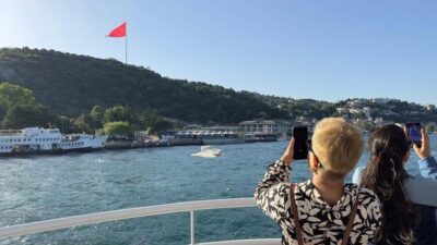İstanbul: Small-Group Sunset Cruise & Audio Guide w/Snack - Snacks and drinks: what’s on your tray (and what to watch for)