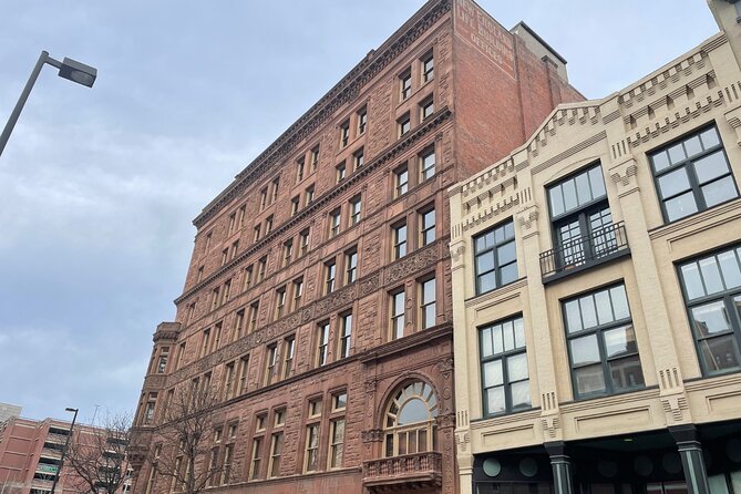 Kansas City Self-Guided Walking Audio Tour - The Mark Twain Statue: Nostalgia from Hannibal, Missouri
