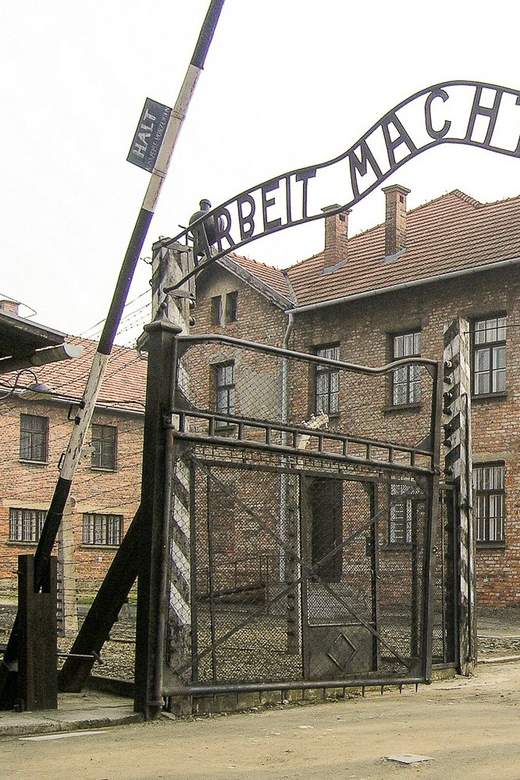 Krakow: Auschwitz-Birkenau Guided Tour or Self-Guided Tour - Krakow to Oświęcim: The Bus Ride That Sets the Tone