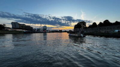 Krakow: Day or Night Vistula River Cruise with Audio Guide - What you see on the 45-minute Vistula route (Wawel to Manggha)