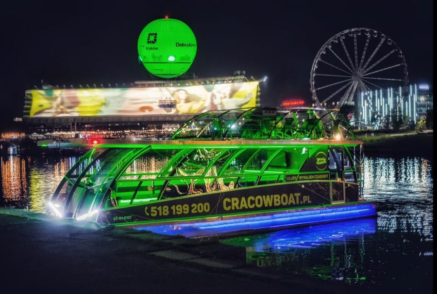 Krakow: Sightseeing Cruise on Vistula River with Audio Guide - Two Decks, One Great Story: Why This Vistula Cruise Works