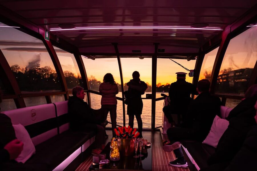 Krakow: Sightseeing Cruise on Vistula River with Audio Guide - How the Audio Guide Shapes Your Hour on the Water