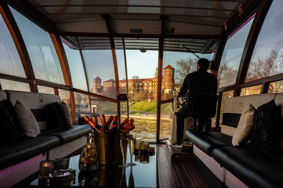 Krakow: Sightseeing Cruise on Vistula River with Audio Guide - Wawel Cathedral Museum and Wawel Royal Castle: The Big One