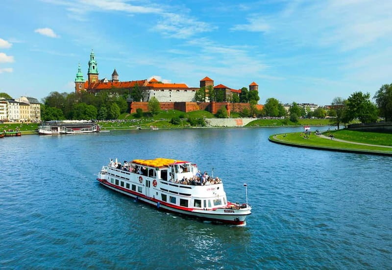 Krakow: Vistula River Sightseeing Cruise with Audio Guide - Entering the Cruise Zone at Wiślany Ogród & Statek Sobieski