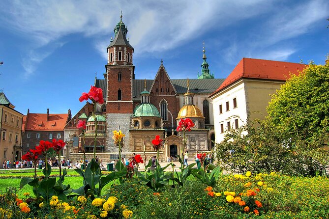 Krakow Walking Tour with Audioguide on Your Smartphone - Market Square power stops: St. Mary’s Basilica, Town Hall, and the view from the tower