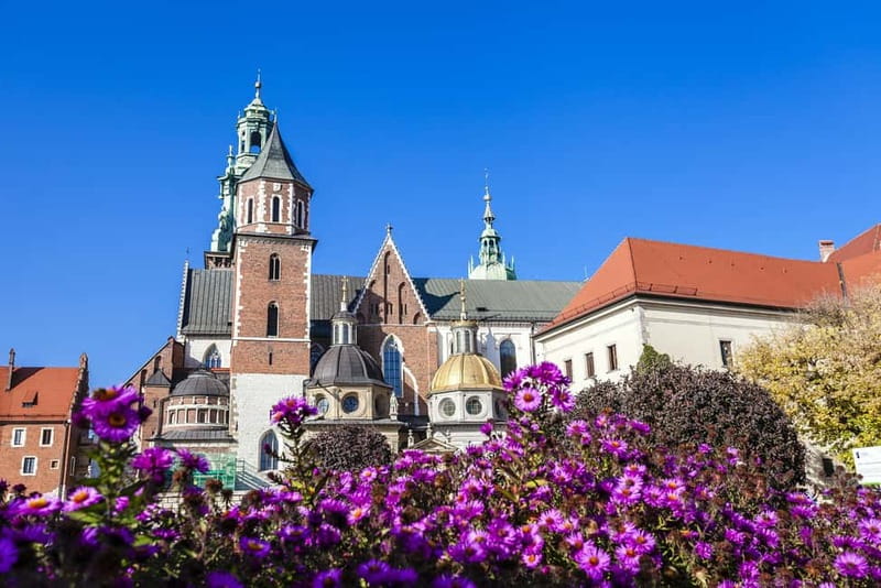 Krakow: Wawel Hill Audioguide Tour - Main Courtyard: learning the castle’s public face