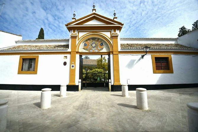 "Las Dueñas" Palace ticket + Audioguide - The English Audioguide: Your Real Tour “Host”