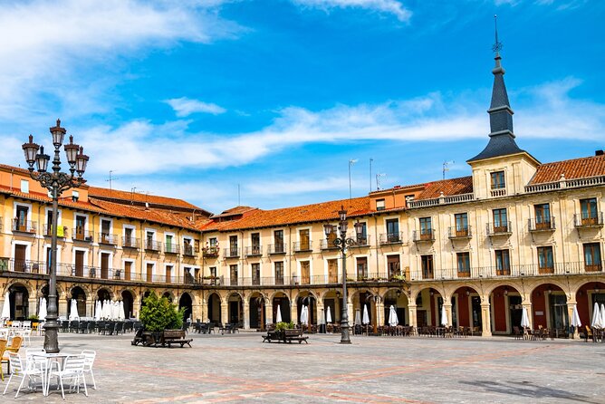 León Scavenger Hunt and Sights Self-Guided Tour - Each stop is a mini mission: hints, questions, and points