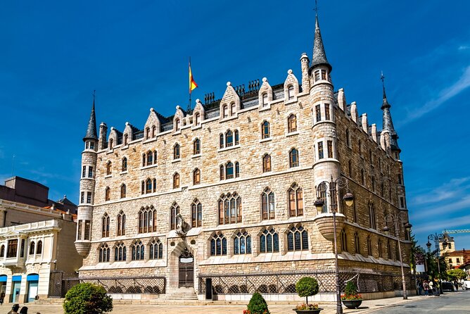 León Scavenger Hunt and Sights Self-Guided Tour - Time on your side: roughly 1–2 hours and no need to rush