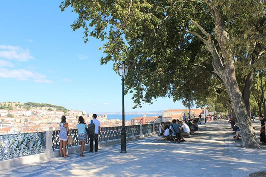 Lisbon: City Audio Guide with 24-Hour Transportation Pass - Santa Justa Elevator + funiculars: the shortcuts that feel like attractions