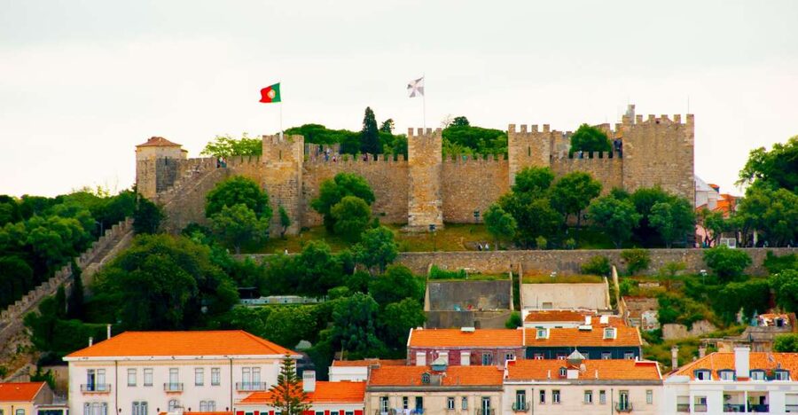 Lisbon: Saint George's Castle Entry & City Self-Guided Tours - The City Walk Starts at the National Pantheon: Squares and Garden Time