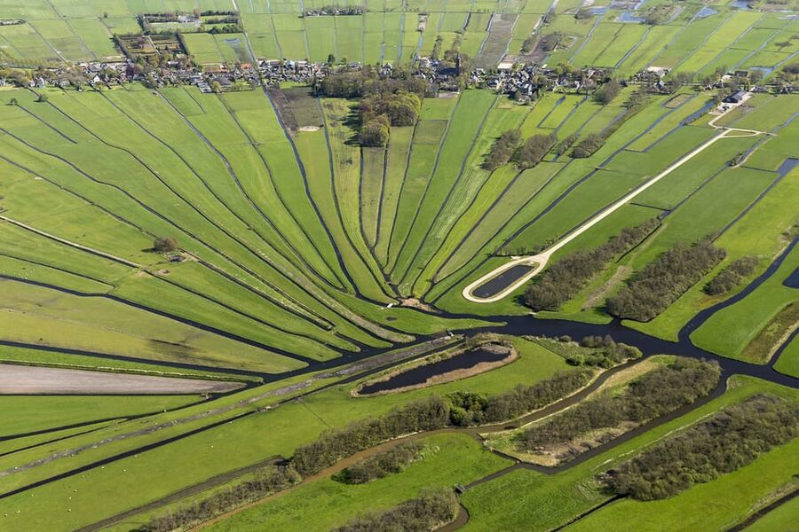 Lisse: Drive-it-Yourself Dutch Countryside GPS Audio Tour - Getting off the main road: why the self-drive format feels different