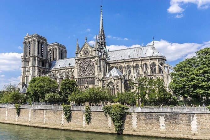 Live, Laugh, Love Along the Seine: Self-Guided Romantic Tour - How a Seine Romance Quest Actually Feels in Real Life
