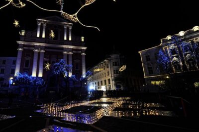 Ljubljana Scavenger Hunt and Highlights Self Guided Audio Tour - Congress Square to Triple Bridge: your first clue run