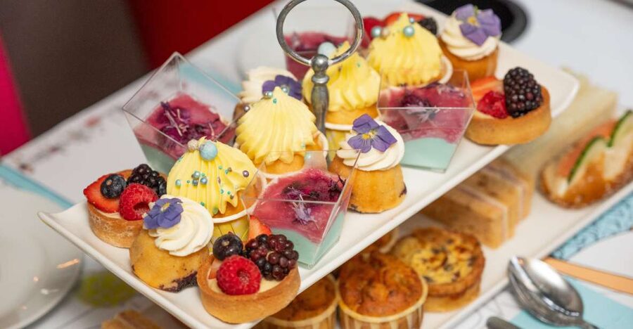 London: Gin and Afternoon Tea Bus Tour with Audio Guide - Key things that make this tour worth your time