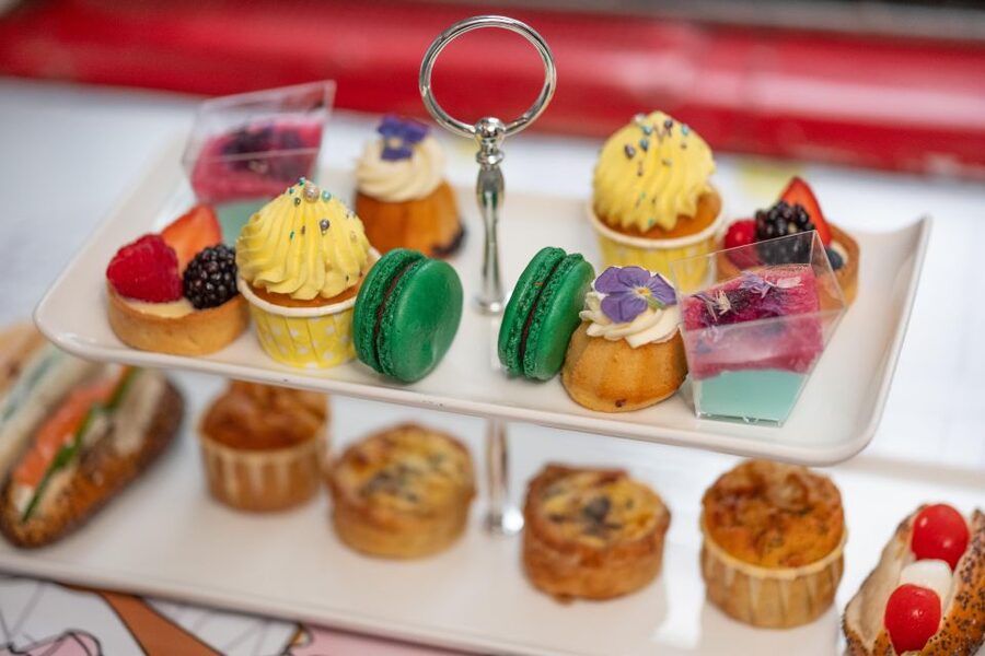 London: Gin and Afternoon Tea Bus Tour with Audio Guide - How the 90-minute format fits into a London day