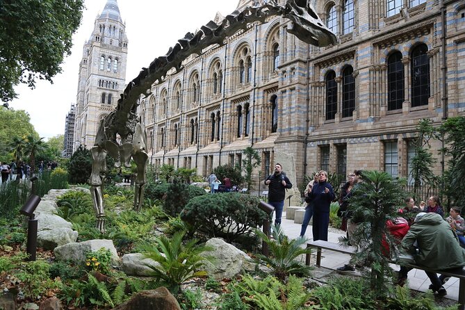 London: Natural History Museum Express Guided Tour & Audio Guide - Navigating a Huge Museum in About 3 Hours