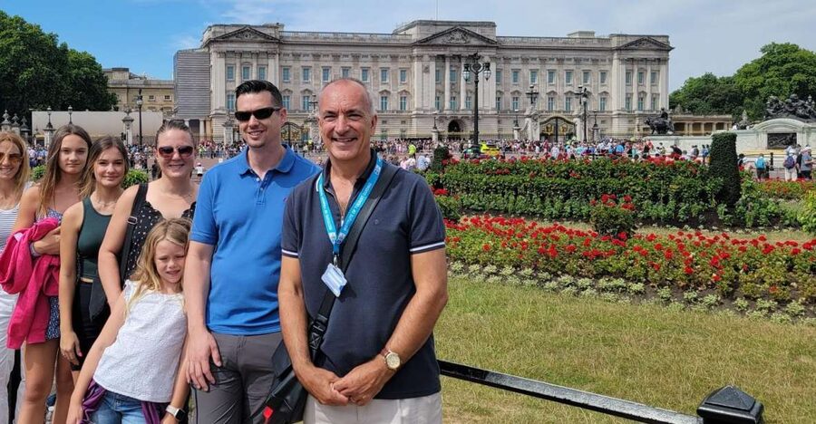 London: Royal Walking Tour and Buckingham Palace Audio Tour - Buckingham Palace arrival: skip-the-line strategy that actually saves time