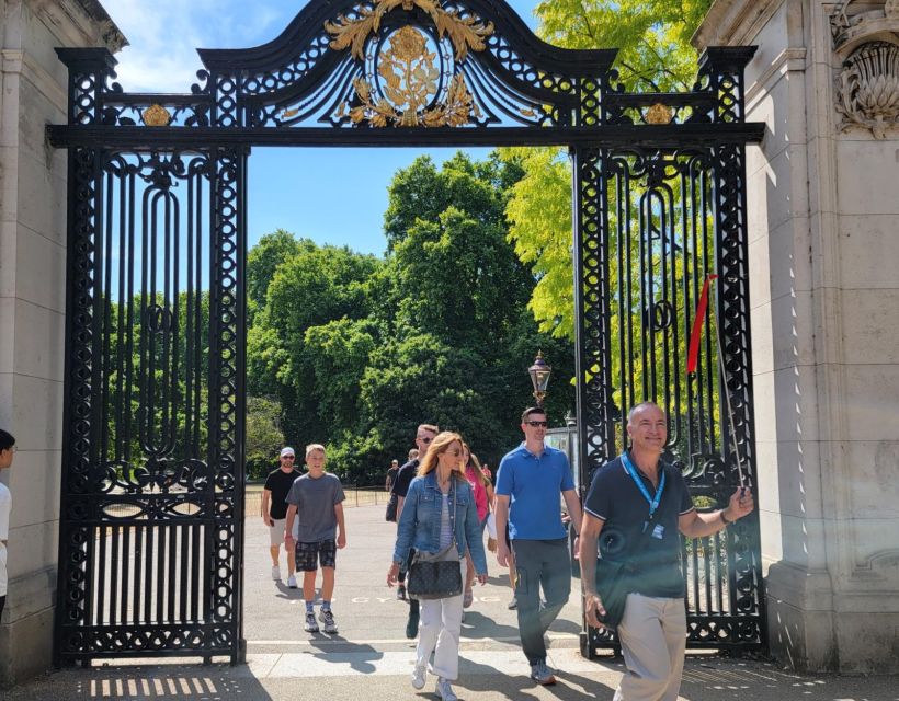 London: Royal Walking Tour and Buckingham Palace Audio Tour - Royal collection treasures: what you’re really looking at