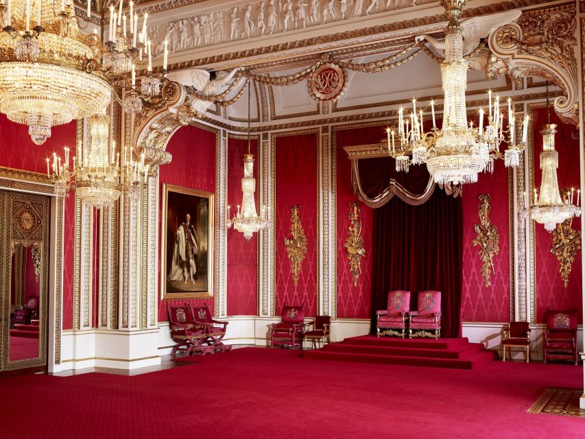 London: Royal Walking Tour and Buckingham Palace Audio Tour - The St. James’s Park to The Mall walk: seeing the royal route in context