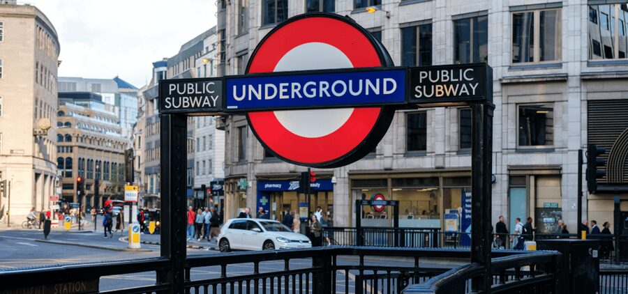 London: Self-Guided History City Tour with an App - Millennium Bridge to St Paul’s Cathedral: classic London payoff