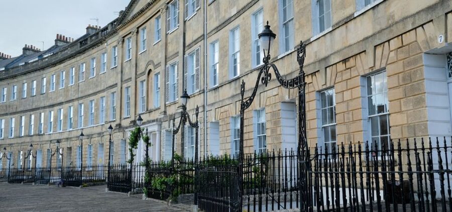 London: Self-Guided Notting Hill Walking Tour with an APP - Portobello Road and film-scene photo stops