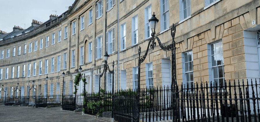London: Self-Guided Notting Hill Walking Tour with an APP - Elgin Crescent and Lansdowne Crescent arches: architecture you can’t miss