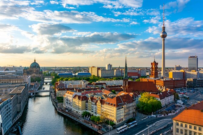 Love and War in Berlin: Self-Guided Story Puzzle Walk - Start at Alexanderplatz: The Urania World Clock Stage
