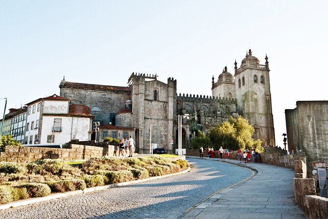 Love in Porto: Self-Guided Romantic Puzzle Walk - From the University Area to Treze a Rir uns dos Outros