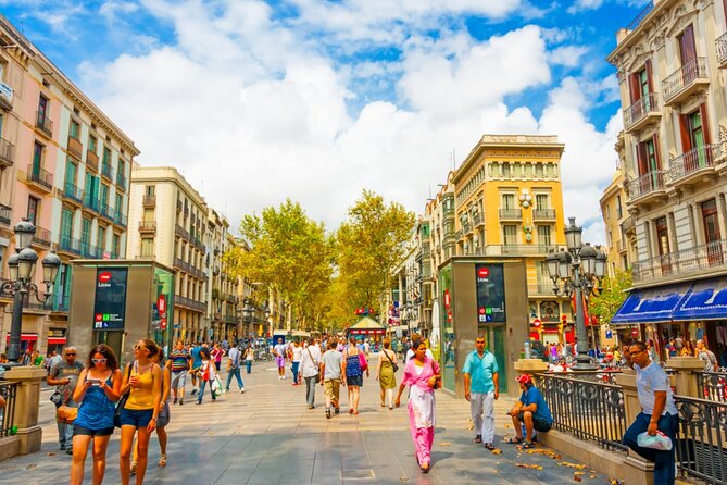 Love in the Gothic Quarter Barcelona: Self-Guided Romantic Walk - Staying Away From the Crowd (Without Feeling Cut Off)