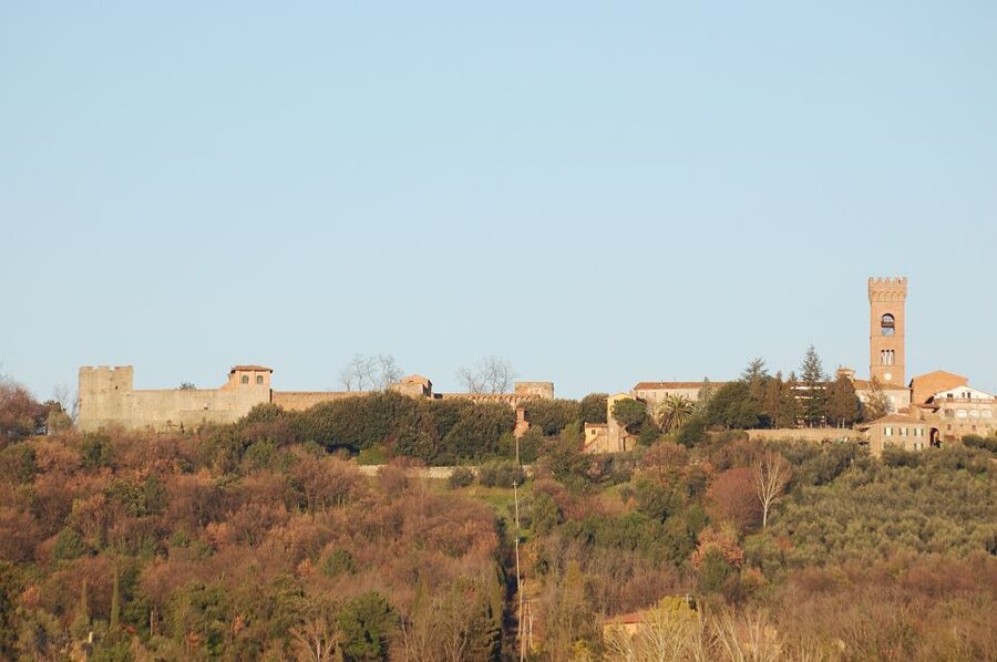 Lucca: Self-Guided Bike Tour to the Wine Roads - Lucca hills to Montecarlo: vineyards, farms, and two climbs