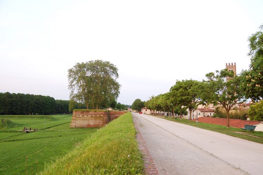 Lucca: Self-Guided Tour by Bike - Piazza Napoleone and Piazza del Giglio: Squares to Keep the Pace