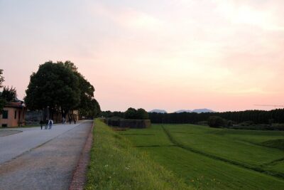 Lucca: Self-Guided Tour by Bike with MAP - Meeting Point: Easy Start Near the Station Area