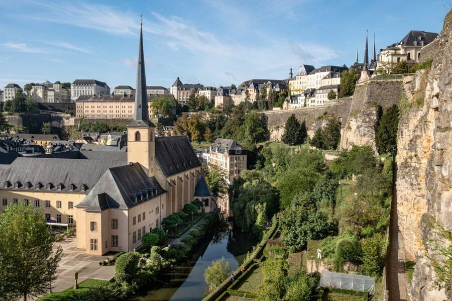 Luxembourg: City Bus Tour with Audio Guide and Headphones - Key moments that make this tour worth it