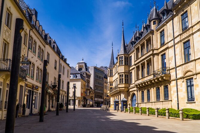 Luxembourg City Romantic Game: Walking Tour & Scavenger Hunt - The “most beautiful balcony of Europe” stretch: Corniche and Alzette views