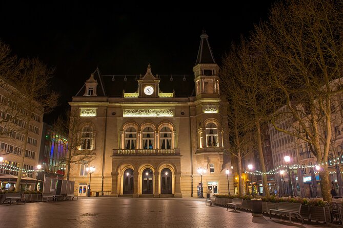 Luxembourg City Romantic Game: Walking Tour & Scavenger Hunt - Offline play, phone navigation, and why GPS can slow you down