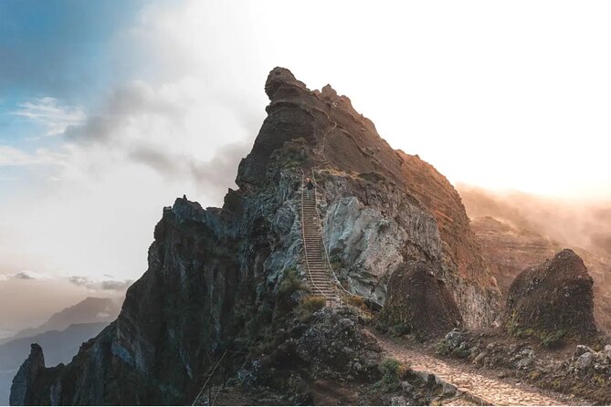 Madeira: Sunrise at Pico do Arieiro & Hike Larano trail - How the day starts: 6:00 am pickup and the cold-mountain reality