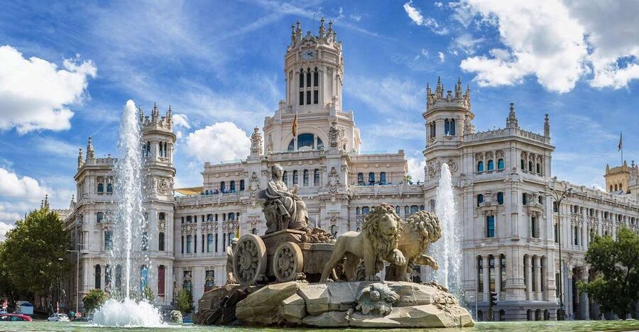 Madrid Audioguide - TravelMate app for your smartphone - What this Madrid audioguide actually feels like on the street