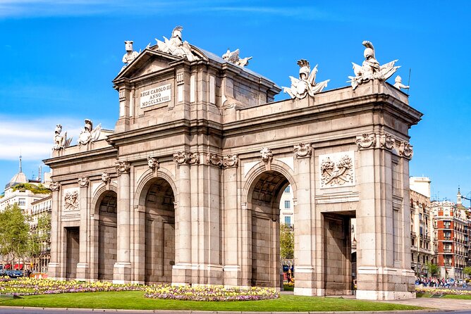 Madrid Scavenger Hunt and Sights Self-Guided Tour - Palacio de Cibeles: Your First Set of Clues and Questions