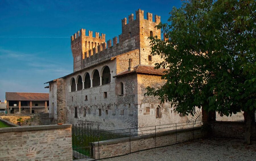 Malpaga Castle ticket with audioguide included - Frescoed rooms from 1400 to 1600: what you’re really looking at