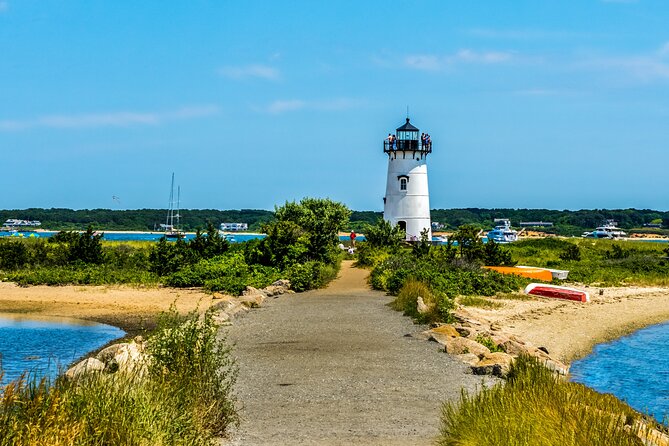 Martha’s Vineyard Self-Guided Driving & Walking Audio Tour - South Beach and Katama Bay: the two-worlds finish