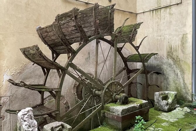 Medieval Canals and Fountains: A Treviso Self-Guided Audio Tour - Stop 2: The 1989 lucky statue replica by Miguel Miranda Quinones