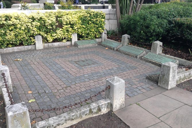Medieval London: A Self-Guided Audio Tour from Monument to the Tower of London - Crossing Tower Bridge: a key London power symbol