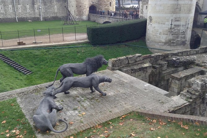 Medieval London: A Self-Guided Audio Tour from Monument to the Tower of London - Tower Hill: execution facts you’ll hear on the way