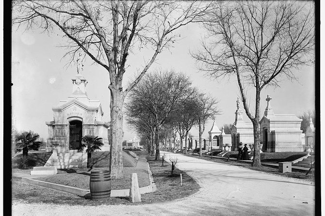 Metairie Cemetery Stories: A Self-Guided Audio Tour - VoiceMap app essentials: download once, then trust offline