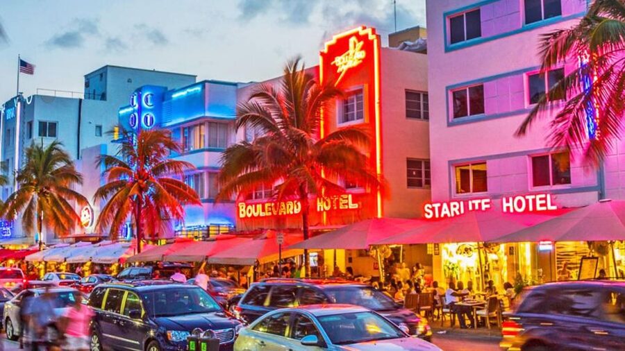Miami Audioguide - TravelMate app for your smartphone - Culture neighborhoods and art walls: Calle Ocho, Wynwood Walls, and Miami Dade Cultural Center