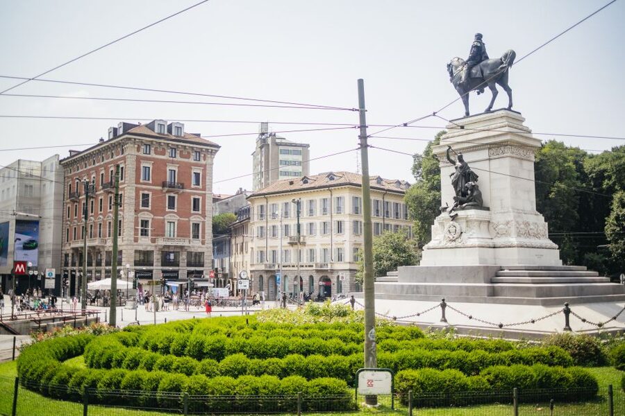 Milan: City Sightseeing Hop-On Hop-Off Bus with Audio Guide - Line A: Castello to Duomo to Moscova (the best “first day” storyline)
